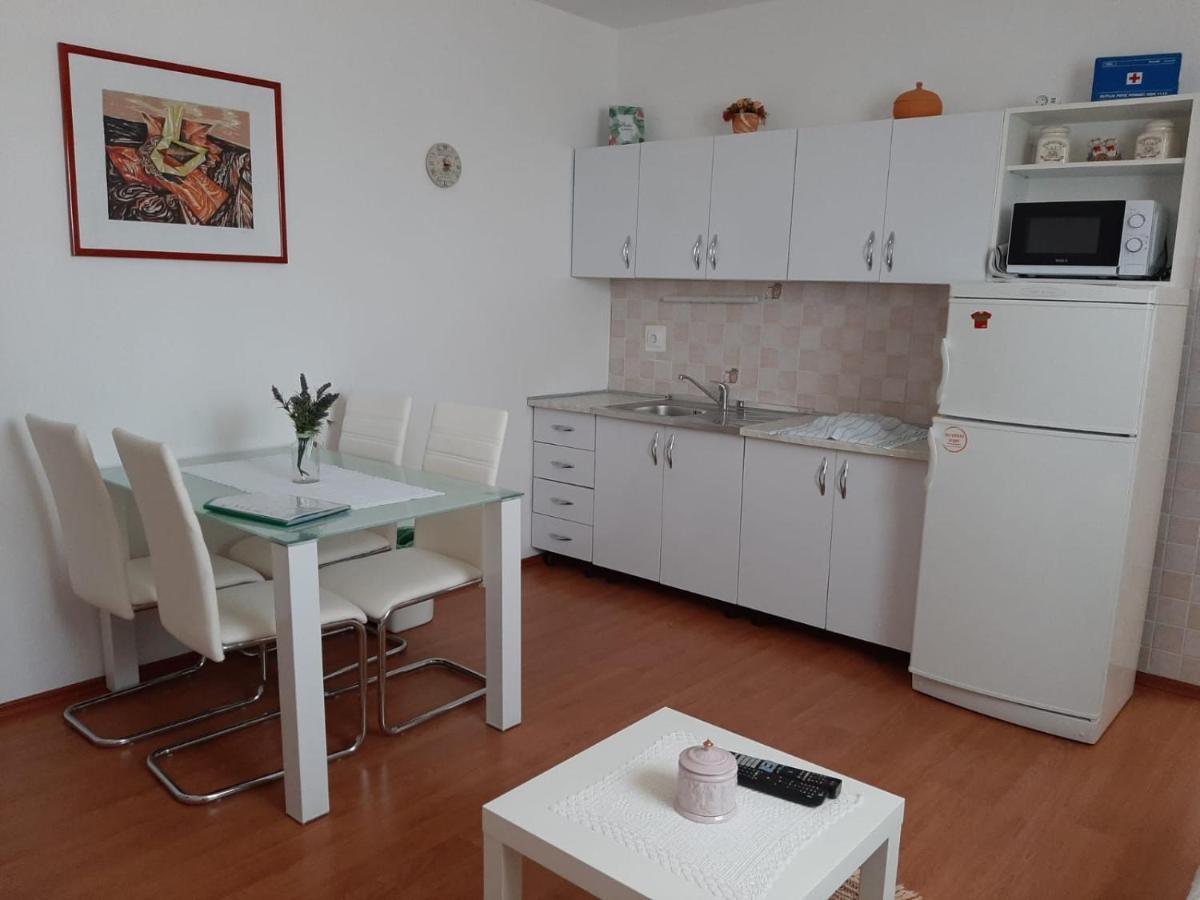 Apartments With A Parking Space Cizici, Krk - 15415 Malinska Exterior foto